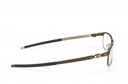  () Oakley OX3184-02